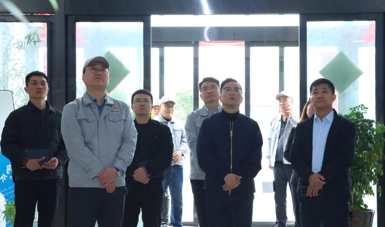  楚勝汽車(chē)集團(tuán)董事長(zhǎng)董鳴勇帶隊(duì)赴福田汽車(chē)長(zhǎng)沙超級(jí)卡車(chē)工